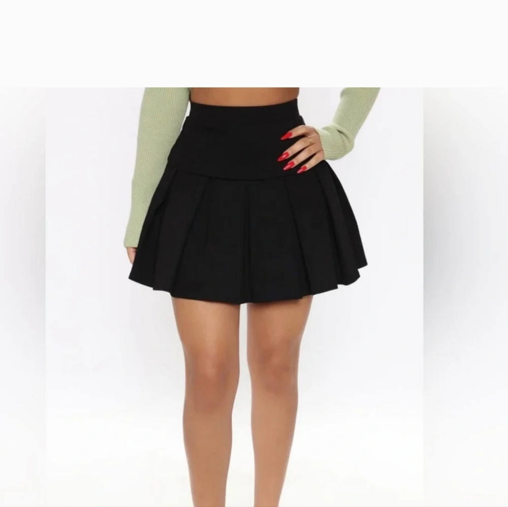 Fashion Nova  Pleated Mini Skort Black Size XL. NWT